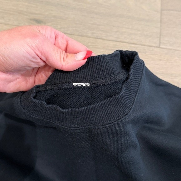 ALO YOGA Black Cropped Crew Pullover Long Sleeve Rolled Hem Sweatshirt Size L - Picture 4 of 6